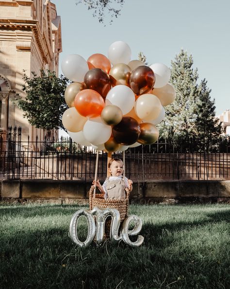 One Year Balloon Decoration, Birthday Photoshoot Ideas One Year Old, Unique First Birthday Photoshoot Ideas, 1 Year Photoshoot Ideas Outside, One Year Birthday Photoshoot Ideas, First Birthday Cake Smash Theme, 1year Birthday Ideas, 1year Birthday Decorations, First Year Photoshoot For Boy