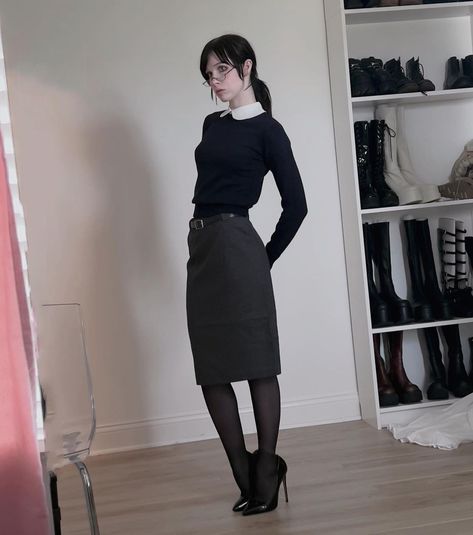 office siren, outfits, inspiration, aesthetic, black outfit, inspo, skirt, officer, assistant Nora Fawn, Siren Outfit, Secretary Outfits, Corps Idéal, The Little Black Dress, Mode Chic, Best Style, 인물 사진, Really Cute Outfits