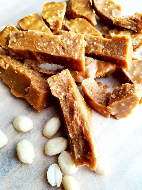 Peanut Butter Caramels, Honey Peanut Brittle, Quick Candy Recipes, Honey Hard Candy Recipe, Homemade Hard Candy, Recipes With Honey, Honey Fudge, Honey Snacks, Peanut Butter And Honey