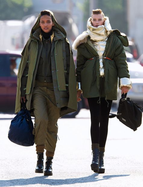 Best Parka, Black Fashion Designers, Puffer Jacket Style, Magazine Model, Green Parka, New York Spring, W Magazine, Style Magazine, Style Inspiration Winter