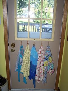 Apron Display Ideas, Apron Display, Kitchen Glam, Blackberry Patch, Apron Ideas, Simple Home Decoration, Vintage Aprons, Vintage Apron, Ideas For Kitchen