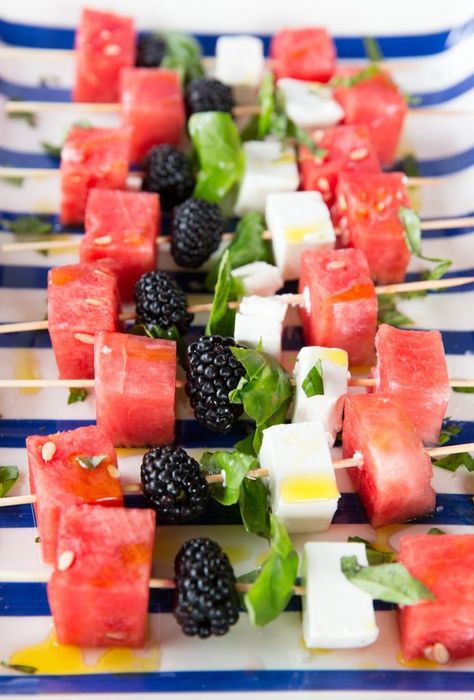 Pool Party Snacks, Watermelon Basil, Recipe Crockpot, 100 Calorie Snacks, Watermelon And Feta, Camille Styles, Watermelon Recipes, Snacks Saludables, Summer Grilling