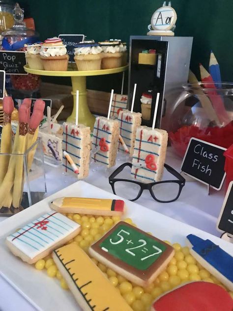 School Themed Food Party Ideas, Teacher Graduate Party Ideas, Teacher Theme Birthday Party, Teacher Theme Party Ideas, Teacher Party Centerpieces, English Major Graduation Party Ideas, School Themed Party Decorations, Future Teacher Graduation Party, Teacher Themed Graduation Party Ideas