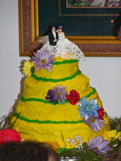 21 Hilarious Wedding Cake Fails Wedding Cake Fails, Wedding Cake Disasters, Cakes Gone Wrong, Bad Cakes, Ugly Cakes, Cake Fails, Wedding Cake Images, Funny Wedding Cakes, Wedding Fail