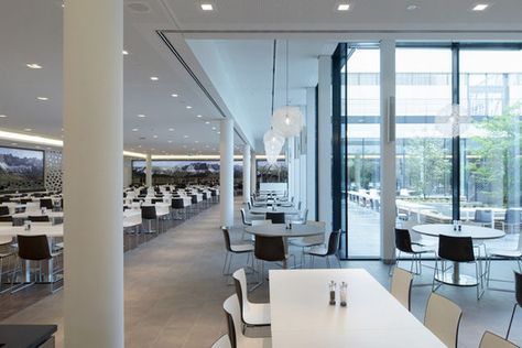 Canteen for Rohde & Schwarz,© Christian Hacker Cafeteria Design, Custom Bunk Beds, Classroom Interior, Korean School, School Building Design, Building Icon, School Interior, Aircraft Interiors, School Cafeteria