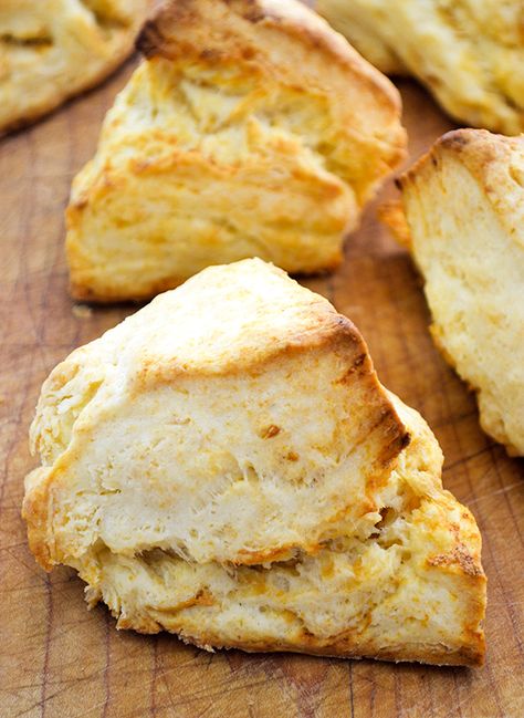 Cheddar Biscuits Recipe (“Lovely.” “Perfectly light, fluffy, and irresistibly good.” “Easy peasy!” “Wow. Just wow.” That’s what folks are saying about these biscuits.) Cheddar Biscuits Recipe, Jenny Can Cook, Shavuot Recipes, Cheddar Biscuit, Southern Buttermilk Biscuits, Savory Breads, Jenny Jones, Buttermilk Biscuits Recipe, Savoury Biscuits