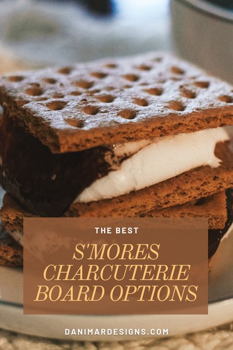 S'mores are such a fun dessert for any time of year. If you are looking for ideas on how to style a charcuterie board with ingredients from this yummy treat, we have some gorgeous pics, tips, and the best food options to choose to make your board super easy to style and to you looking like a culinary expert. Feel free to check out the details at danimardesigns.com. #charcuterie #charcuterieboard #smorescharcuterieboard #smores #smoresboard #charcuterietips #howtocharcuterie Different Types Of Smores, S'mores Charcuterie Board Ideas, Smore Tray Ideas, Smore Board Ideas, S’mores Boards, Fancy Smores Ideas, Smores Board Bonfires, Easy S’mores Board, Smores Display Ideas