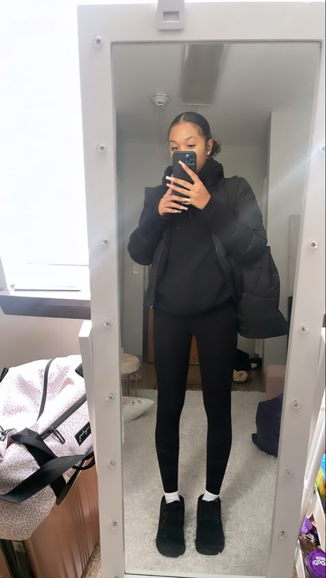 Outfits With Black Essentials Hoodie, Black Essential Hoodie Outfit, Streetwear Leggings Outfit, Black Hoodie And Leggings Outfit, Simple Hoodie Outfit, Black Hoodie Outfit Black Women, Light Oatmeal Essentials Hoodie Outfit, Black Essentials Hoodie Outfit, Essential Hoodie Outfit