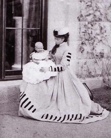 Victoria Of Hesse, Queen Victoria's Daughters, Victoria's Children, Queen Victoria Children, Queen Victoria Family, Queen Victoria Prince Albert, Victoria Reign, Alexandra Feodorovna, Robert Frank