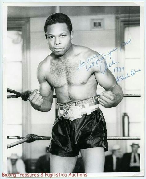 Archie Moore 1949 Archie Moore, Boxing Images, Sport Boxing, Boxing, Old School, Greek Statue, Statue, Sports, Ring