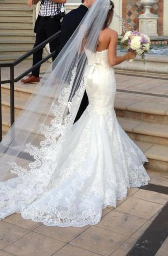 Momma knows me so well.. LOOOVVEE this dress style with all the lace and a gorgeous veil Boda Mexicana, Bohol, A Wedding Dress, Wedding Gowns Lace, Mermaid Fashion, Wedding Veils, Beautiful Wedding Dresses, Dream Wedding Dresses, Wedding Attire