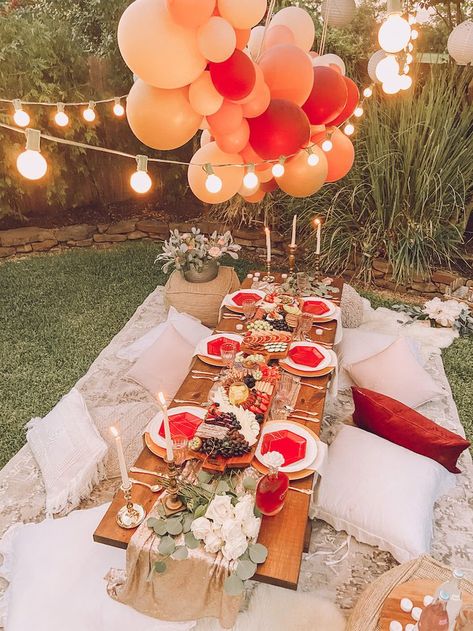 Bachelorette Party Picnic, Boho Birthday Party Adult, Bacherlotte Party Decor, Garden Birthday Party Adult, Bacherlotte Party Ideas, Picnic Bachelorette Party, Boho Backyard Dinner Party, Bohemian Bachelorette Party, Bohemian Dinner Party