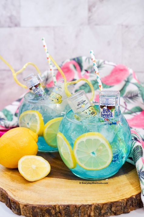 Fish Bowl Margarita, Mini Fish Bowl Drink, Booze Bucket Ideas, Fish Bowl Cocktails, Fish Bowl Drink, Fishbowl Cocktail, Shark Items, Bucket Drinks, Fishbowl Drink