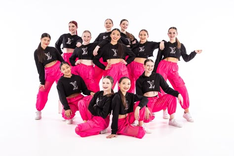 Large Group Dance Poses, Dance Picture Ideas, Dance Photo Ideas, Week Inspiration, Dance Photo Shoot, Home Studio Photography, Dance Photography Poses, Group Dance, Art Of Dance