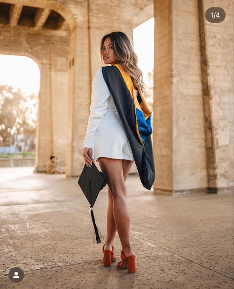 Masters Degree Grad Pictures, Masters Grad Photoshoot, Master’s Graduation Photoshoot, Masters Cap And Gown, Mba Photoshoot Ideas, Indian Senior Pictures, Masters Hood Graduation Pictures, College Masters Graduation Pictures, College Graduation Pictures Masters