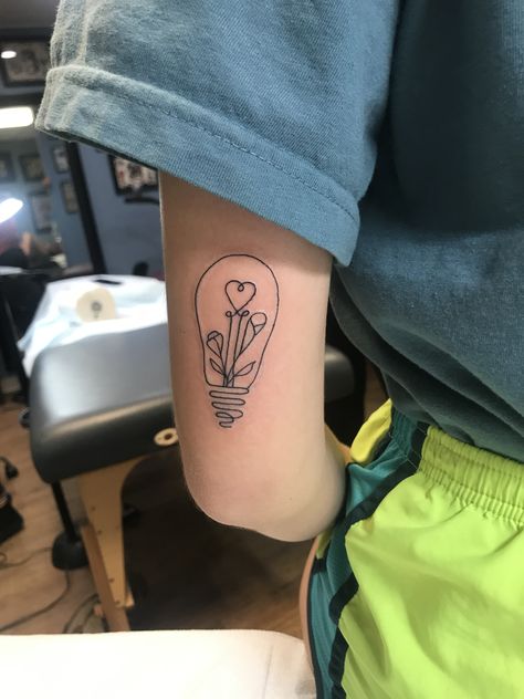 Lightbulb Heart Tattoo, Lightbulb Butterfly Tattoo, Crappy Tattoos, Heart And Flowers Tattoo, Light Bulb Tattoo, Lightbulb Tattoo, Poor Life, Heart And Flowers, Simple Tattoos For Women