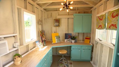 She Shed Interior Makeover - Exmark's Backyard Life She Shed Shelving Ideas, Small Craft Shed, She Shed Interior Work Spaces, Shed Studio Ideas, Shed Craft Room Ideas, Craft Shed Interior, Office Shed Interior, She Shed Office Work Spaces, Craft Shed Interior Ideas