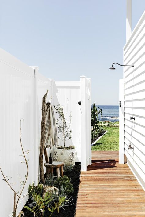 Small Beach House Interior, Australian Beach House, Beach Bach, Hamptons Beach House, Beach House Aesthetic, Hamptons Beach, Port Stephens, Beach House Exterior, Dream Beach Houses