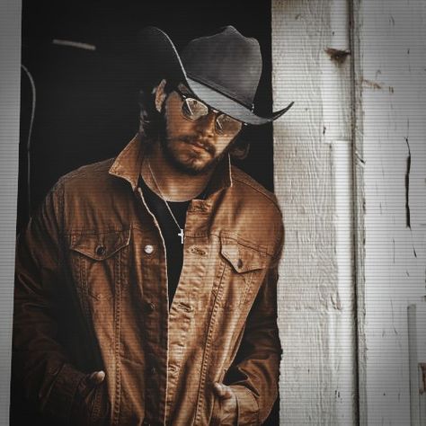 Warren Zeiders Selfie Pics, Warren Zeiders, Selfie Pics, Celebrity Updates, Country Men, Men's Style, Cowboy Boots, Cowboy