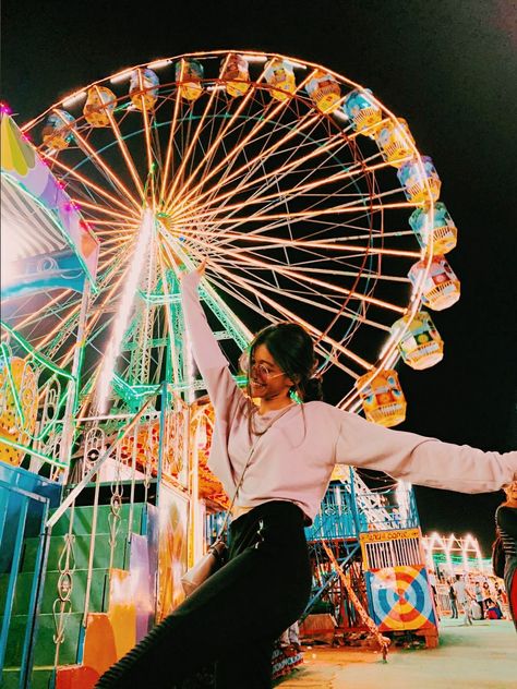 FUN FAIR🎡  #funfair#fun#happy#pose Biang Lala, Carnival Photo Shoots, Happy Pose, Fair Pictures, Carnival Photography, Carnival Girl, Fair Photography, Photographie Portrait Inspiration, Fun Fair