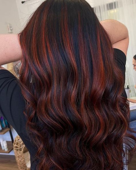 LI, NY COLORIST 👩🏻‍🎨 on Instagram: "Copper balayage 🔥 @wellahairusa shinefinity for the toner! I love these toners, especially the reds because they come out so vibrant and beautiful 🤩 #wellapassionistausa #behindthechair #balayageproject #licensedtocreate #bestofbalayage #showmethebalayage #beautylaunchpad #basicsofbalayage #wellahair #americansalon #modernsalon #mastersofbalayage #balayageombre #citiesbesthairartists #ittakesapro #olaplex #balayagedandpainted #beautifulhair #hairgoals #ba Espresso Hair With Copper Highlights, Hair Color For Medium Length Hair, Black Hair With Copper Highlights, Black And Copper Hair, Red Copper Balayage, Copper Red Balayage, Red Balayage Highlights, Long Hair Color Ideas, Balayage Asian Hair