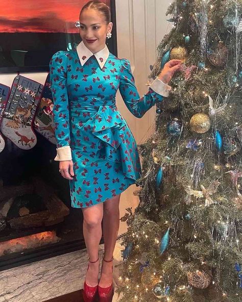 Wedding Planner Outfit, Lili Estefan, Holiday Heels, Teal Blue Dress, Girls Things, Gucci Dress, Blue Print Dress, Turquoise Dress, Actrices Hollywood