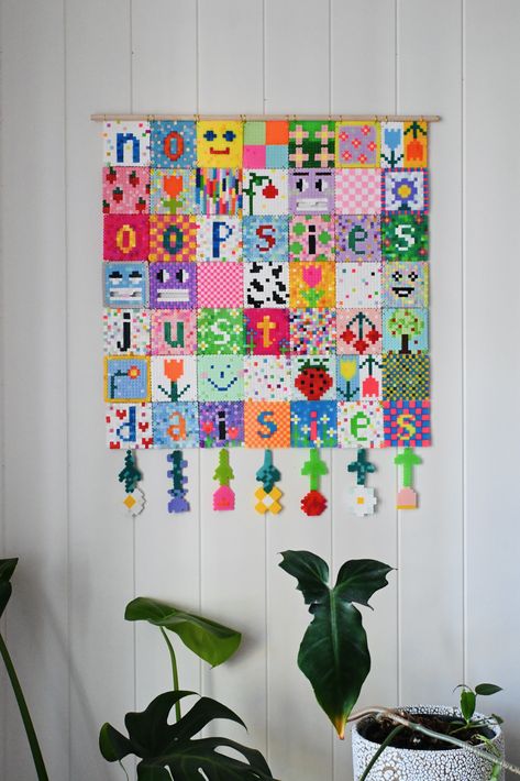 Hama Bead Projects, Melty Bead Crafts, Perler Bead Display Ideas, Perler Bead Home Decor, Perler Bead Decor, Bead Art Ideas, Melty Beads Ideas, Perler Bead Art Ideas, Perler Beads Ideas Cute