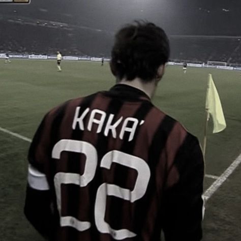 ديفيد بيكهام, Cool Football Pictures, Madrid Football Club, Not Just A Game, Ricardo Kaka, Brazil Football Team, Premier Lig, Grunge Pictures, Football Boyfriend