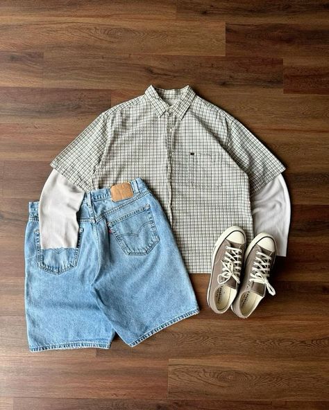 Outfit Inspo- #Inspo #outfit Check more at https://howcandothis.com/manstyle/outfit-inspo-19/ 90s Mens Outfits, Masc Outfits, Daily Outfit Inspiration, Baggy Style, Street Style Outfits Men, Guys Clothing Styles, Summer Outfit Inspiration, Curated Vintage, Indie Outfits