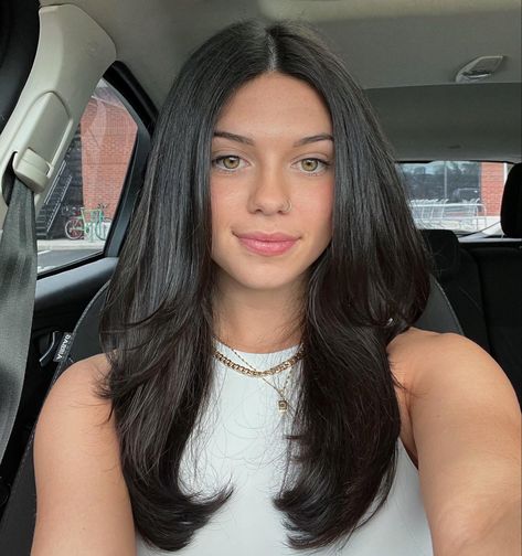 Long Layered Medium Length Haircuts, Midlength Haircuts Black Hair, Medium Hair Front Layers, Black Mid Length Hair With Layers, Long Hair With Short Face Framing Layers, Cute Haircuts For Women Medium, Black Hair Mid Length Layers, Mid Length Dark Hair With Layers, Face Framing Layers No Bangs