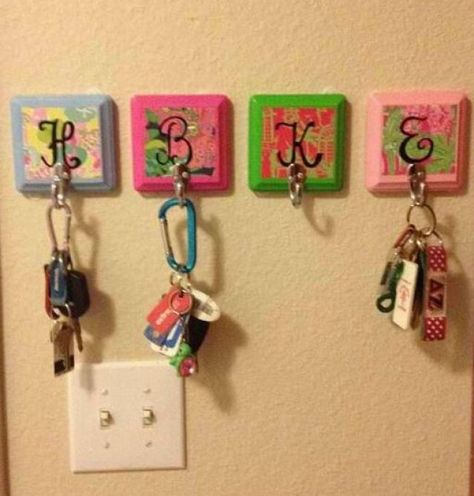 College Apartment Diy, Key Holder Diy, College Apartments, Dorm Sweet Dorm, College House, Dorm Diy, Dorm Room Diy, College Living, College Diy