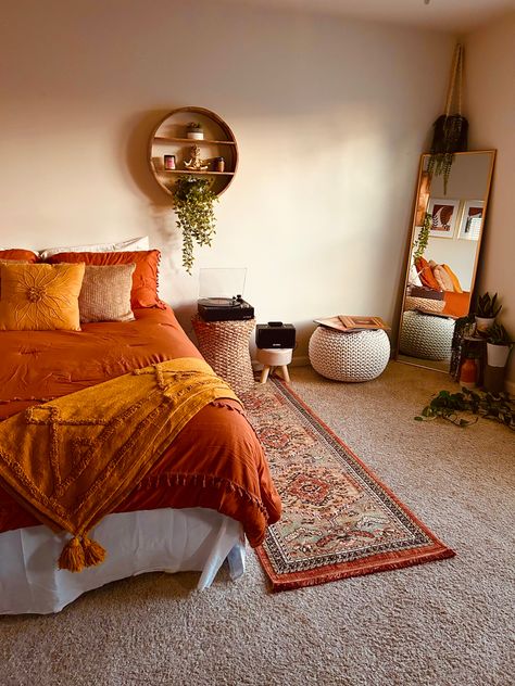 Bedroom Orange, Redecorate Bedroom, Cozy Room Decor, Apartment Decor Inspiration, Boho Room, Dream Room Inspiration, Room Makeover Bedroom, Apartment Inspiration, Cozy Room