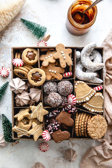 christmas cookies Cookie Boxes Packaging, Chocolates Christmas, Healthy Gingerbread Cookies, Healthy Gingerbread, Rum Truffles, Christmas Cookie Boxes, Gluten Free Christmas Cookies, Vegan Christmas Cookies, Christmas Cookie Box