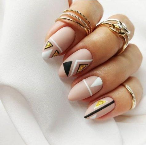 60 Cool Abstract Nail Art Ideas To Try This Year. #nails #nailart #nailpolish  #naildesigns #nailartdesigns  #nailartclub #nailartwow  #abstract #abstractart  #abstractpainting  #nailsideas #abstractnailart Chromatic Nails, Minimalist Nail, Nagellack Trends, Geometric Nail Art, Elegant Nail Art, Abstract Nail Art, Minimalist Nail Art, Geometric Nail, Simple Nail Art Designs