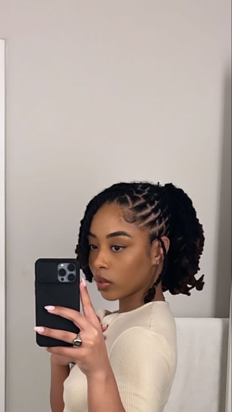 Bra Strap Length Loc Styles, Elegant Loc Hairstyles, Everyday Loc Styles, Locs Hairstyles For Wedding, Loc Knots, Loc Ponytail, Locs Hairstyles For Women, Tips For Black Women, Dreads Short Hair