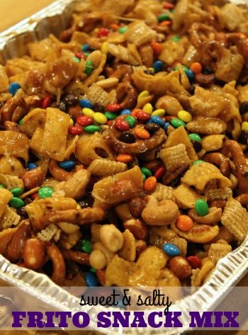 Sweet & Salty Frito Snack Mix for Game Day Chex Mix Recipes, Snack Mix Recipes, Game Day Snacks, Snacks Saludables, Chex Mix, Salty Snacks, Game Day Food, Snack Mix, Be Prepared