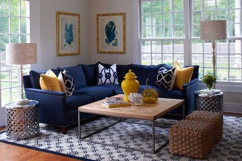 Navy blue couch with white piping Blue And Yellow Living Room, Blue Couch Living, Blue Sofa Living, Blue Sofas Living Room, Blue Couch Living Room, Navy Living Rooms, Navy Blue Living Room, Blue Living Room Decor, Living Room Decor Gray