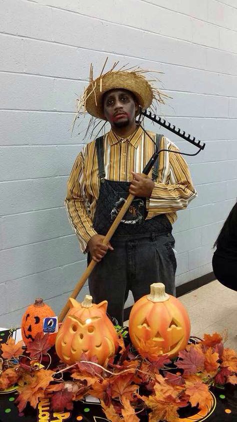 Zombie Pumpkin Farmer #DIYHalloweenCostumes #zombie #trunkotreat #halloween Dead Farmer Costume, Horror Farm, Farmer Halloween Costume, Farmer Halloween, Farmer Costume, Zombie Pumpkin, Zombie Pumpkins, 2024 Halloween, Trunk Or Treat