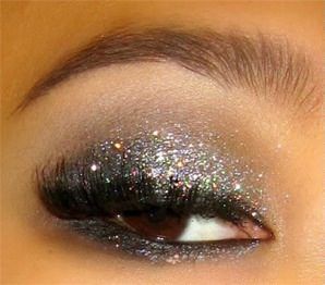 Elektra Cosmetics glitter in Silver AB (Holographic) Glitter Makeup Windows, Eye Makeup Metallic, Marti Gras Makeup, Makeup Metallic, Eyeliner Glitter, Silver Eye Makeup, Glittery Eyes, Party Eyes, Glitter Eyeliner