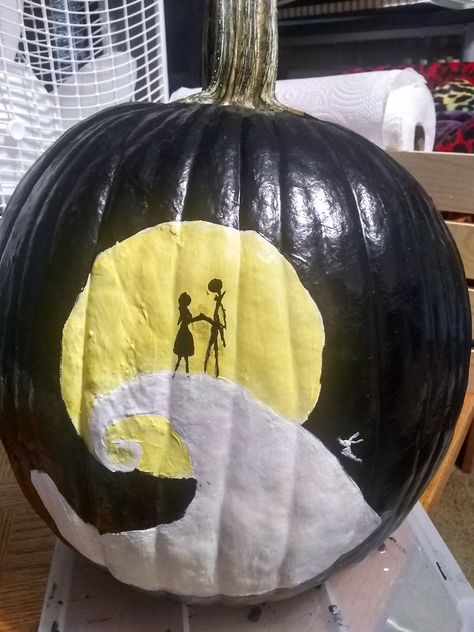 Spirit Disney, Cute Painted Pumpkin Ideas, Disney Pumpkin Painting, Nightmare Before Christmas Pumpkin, Jack Skellington Pumpkin, Halloween Pumpkin Crafts, Creative Pumpkin Painting, Cute Pumpkin Carving, Creative Pumpkin Decorating