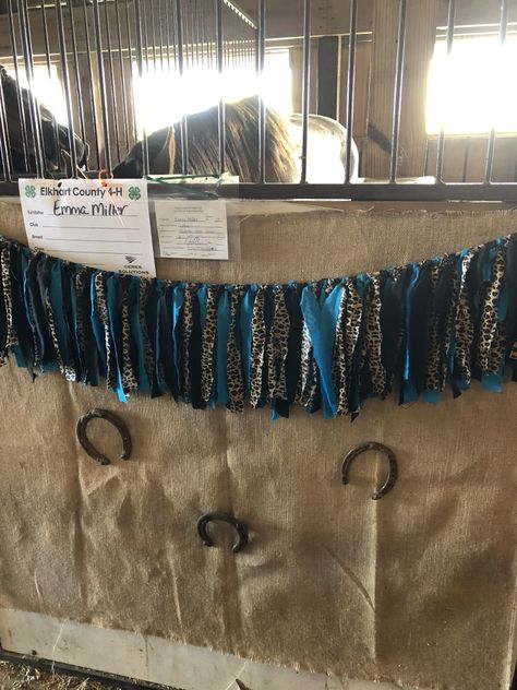 Stall Decor Ideas For Fair, 4-h Horse Stall Decorating Ideas, Horse Stall Ideas Decor, Horse Stall Decoration Ideas Fair, County Fair Stall Decorations Ideas, Fair Stall Decorations Ideas, Fair Pen Decorating Ideas, 4h Horse Stall Decorations, Horse Show Stall Decorations