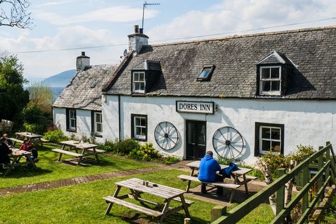 Scottish pubs that serve delicious food in an authentic pub setting. Scottish Pub, Restaurant Setting, Stirling Scotland, Pub Grub, Scottish House, Edinburgh Travel, Places In Scotland, Work Trip, Pub Set