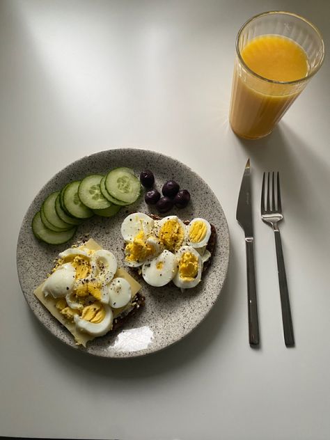 #healthy #food #breakfast #eggs Model Breakfast, Healthy Food Breakfast, Breakfast Pictures, Healthy Plates, Healthy Plate, Breakfast Eggs, Diet Healthy, Food Breakfast, Breakfast Plate