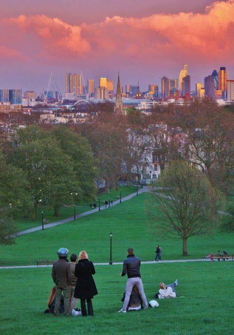 Primrose Hill, Camden, just north of Central London. Beautiful Park with an amazing view of London. A wonderful place for a picnic. :) Future London, London Tips, Kentish Town, London Living, Primrose Hill, Living In London, London Park, London Skyline, London Places