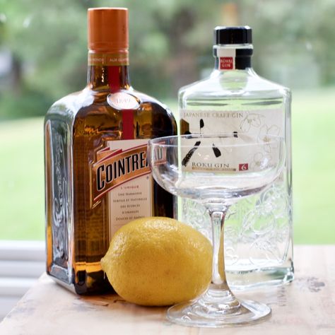 The White Lady - Gin, Lemon, Cointreau - First Order Gin Gin Cointreau Cocktail, Cointreau Cocktail Recipes, Cointreau Drinks, White Lady Cocktail, Cointreau Cocktail, Cointreau Cocktails, Easy Gin Cocktails, Best Gin Cocktails, Gin Lemon