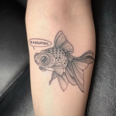 Goldfish Tattoo Design, Japanese Goldfish Tattoo, Traditional Goldfish Tattoo, Tattoo Fancy, Chinese Goldfish, Black Moor Goldfish, Black Goldfish, Goldfish Tattoo, Tattoo Koi