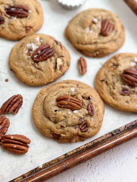 Brown Butter Pecan Cookies, Toffee Cookie Recipe, Pecan Toffee, Cookie Recipe Video, Butter Sugar Cookies, Brown Butter Cookies, Lemon Crinkle Cookies, Sugared Pecans, Butter Pecan Cookies