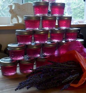 I've been looking in every stores for Lavender Jelly without success.  I will give this homemade recipe a try. Lavender Jelly, Lavender Recipes, Canning Jam, Homemade Jelly, Fresh Lavender, Jam And Jelly, Pint Jars, Jelly Recipes, Home Canning