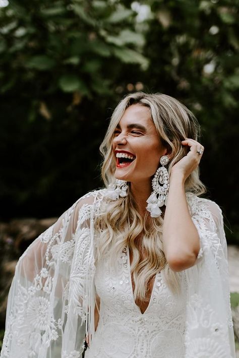 21 Stylish Bohemian Wedding Look ❤ bohemian wedding look boho blonde bride with big white earrings and red lips nicola dixon #weddingforward #wedding #bride #bohowedding #bohemianweddinglook Bohemian Groom, Moroccan Wedding Dress, Wedding Maroon, Boho Wedding Makeup, Matric Farewell, Blonde Bride, Boho Wedding Photography, Boho Wedding Theme, Boho Hairstyle