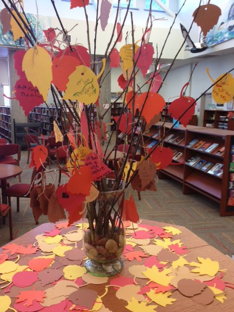 Thankful for books. good idea- a thankful tree, everyone writes one thing about the library they are thankful for at the library Fall Library Displays, Thanksgiving Display, November Bulletin Boards, Passive Programs, November Ideas, School Library Displays, Library Center, Middle School Libraries, Thanksgiving Tree